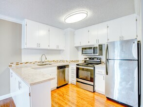Village Green Apartments in Santa Clara, CA - Building Photo - Interior Photo