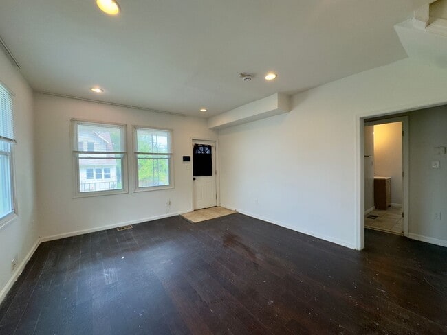 4613 Asbury Ave in Baltimore, MD - Building Photo - Building Photo