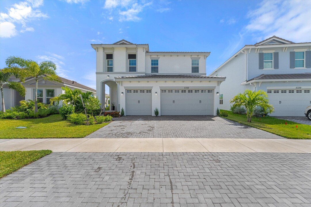 5333 Liberty Ln in Loxahatchee, FL - Foto de edificio