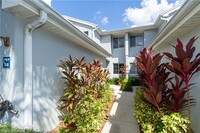 2541 Citrus Lake Dr in Naples, FL - Foto de edificio - Building Photo