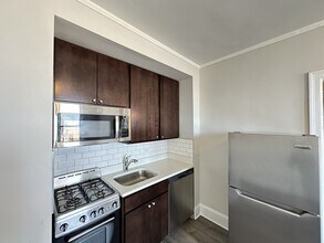 3335 W Diversey Ave, Unit 133 in Chicago, IL - Building Photo - Building Photo