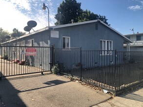 15546 Vanowen St in Van Nuys, CA - Building Photo - Primary Photo