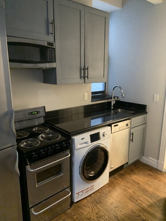 221 E 23rd St in New York, NY - Building Photo