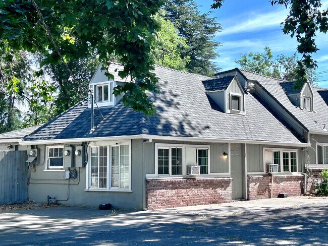 1933 Los Robles Blvd, Unit 1933 Los Robles Blvd #1 in Sacramento, CA - Building Photo - Building Photo