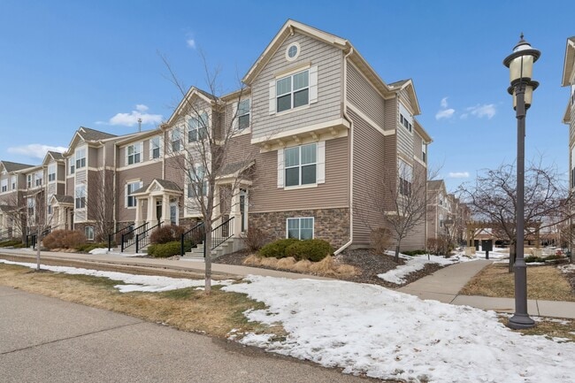 8957 SW Village Loop in Chanhassen, MN - Building Photo - Building Photo