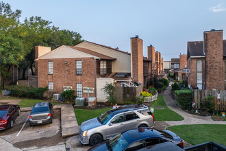 Cedarwild Townhomes in Houston, TX - Foto de edificio - Building Photo