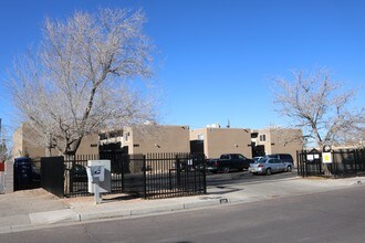 Tennessee Street in Albuquerque, NM - Building Photo - Building Photo