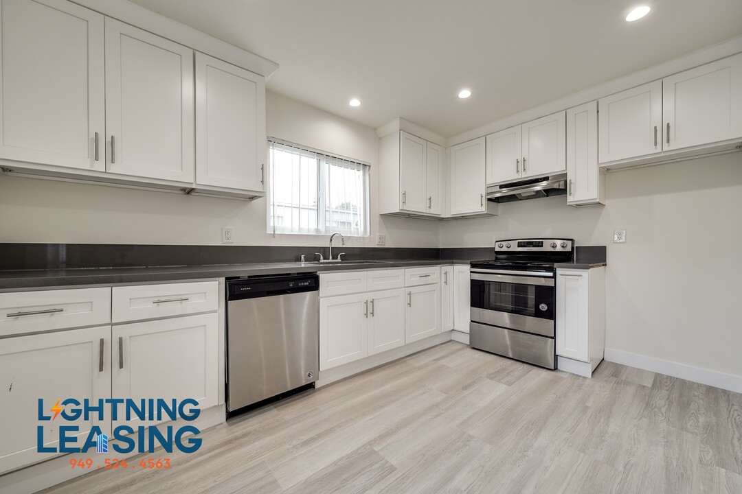 20436-20434 Cohasset St in Los Angeles, CA - Building Photo
