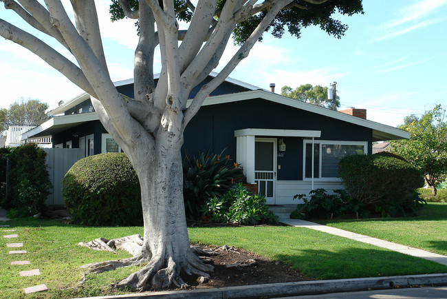 1401 Clay St in Newport Beach, CA - Foto de edificio - Building Photo