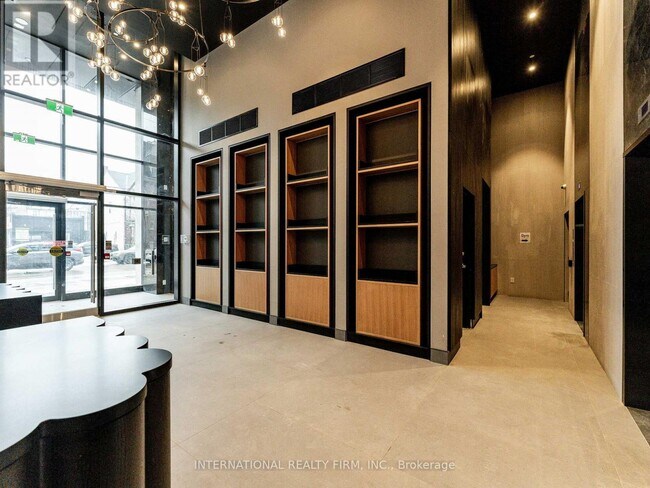 195 McCaul St in Toronto, ON - Building Photo - Building Photo