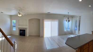 2913 Esta Ave in Modesto, CA - Building Photo - Building Photo