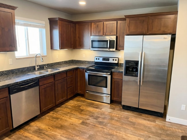 285 N 680 E in Vineyard, UT - Building Photo - Building Photo