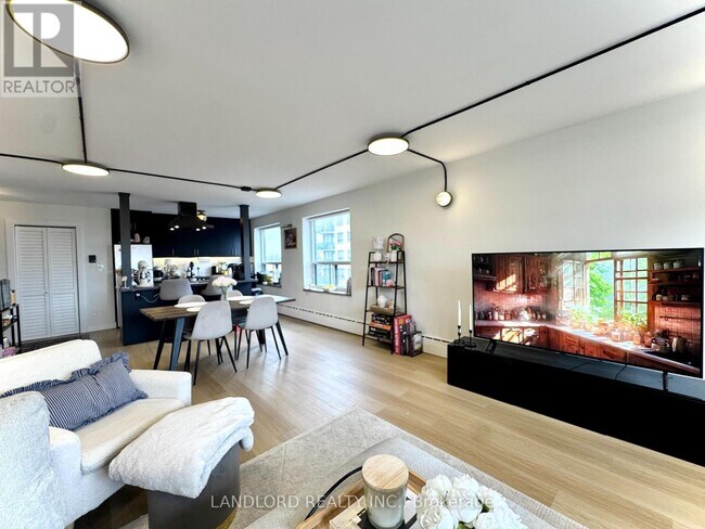 420 Eglinton Ave E in Toronto, ON - Building Photo - Building Photo