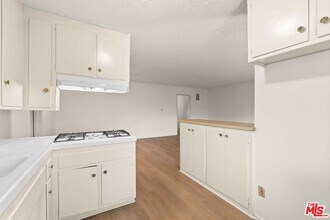 15540 Moorpark St in Los Angeles, CA - Building Photo - Building Photo