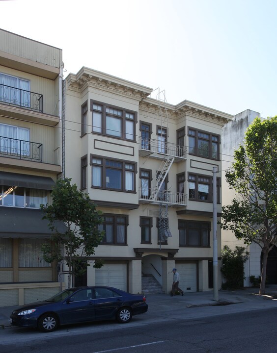 2526 Van Ness Ave in San Francisco, CA - Building Photo