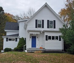 195 Plymouth St, Unit 2 in Holbrook, MA - Building Photo