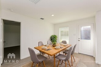 2708 Ctr Crk Ln in Fort Worth, TX - Building Photo - Building Photo