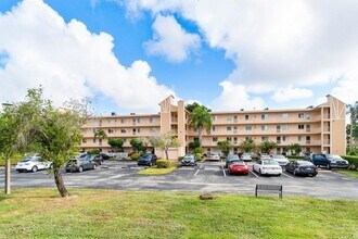 6795 Huntington Ln, Unit 2050 in Delray Beach, FL - Building Photo - Building Photo