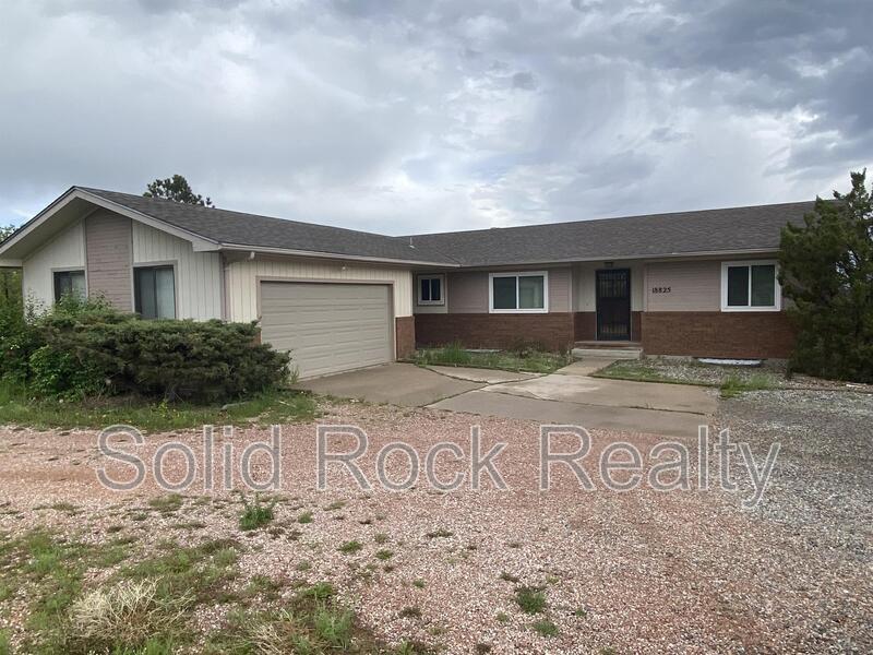 18825 Spring Valley Rd in Monument, CO - Building Photo