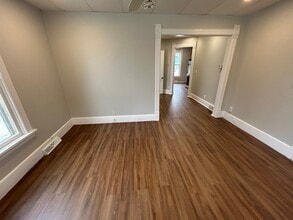 532 W South St, Unit Unit 1 - lower in Oconomowoc, WI - Foto de edificio - Building Photo