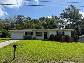 3385 S Highlands Ave in Inverness, FL - Building Photo