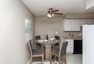 Ashbury Apartments in Kokomo, IN - Foto de edificio - Interior Photo