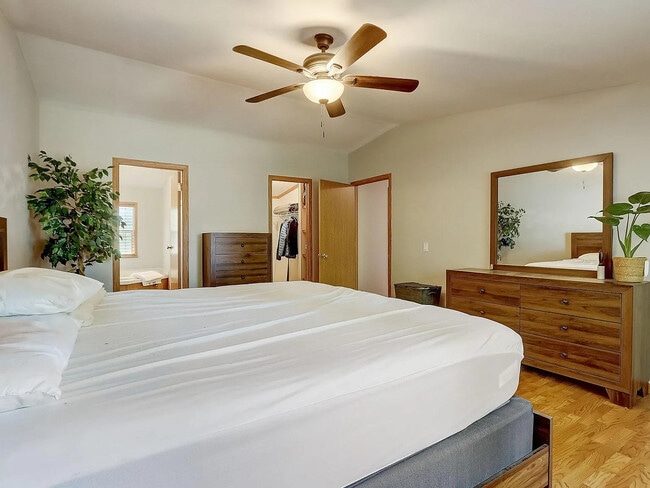 128 Lake Shore Dr in Wisconsin Dells, WI - Foto de edificio - Building Photo