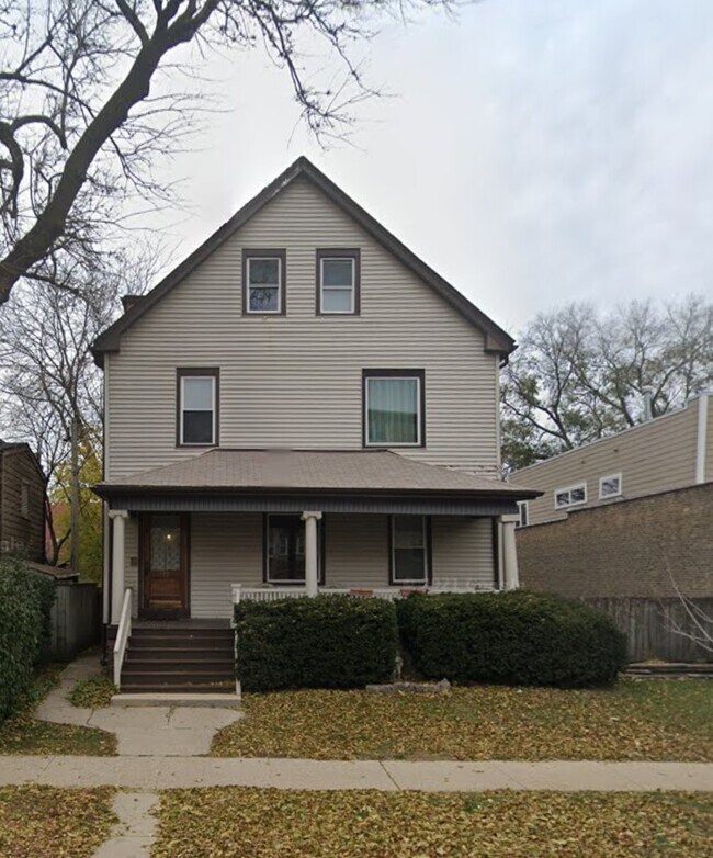 727 Oakton St Rentals in Evanston, IL
