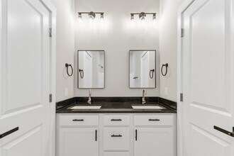 1504 Clay St in Brenham, TX - Building Photo - Building Photo