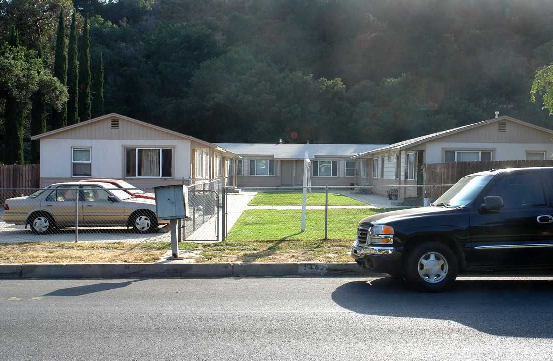 746 Ojai Rd in Santa Paula, CA - Building Photo