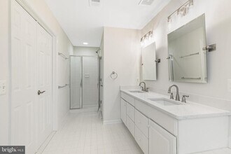 5036 Greenhouse Terrace in Centreville, VA - Building Photo - Building Photo