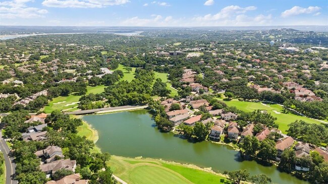 16 Tournament Way in The Hills, TX - Building Photo - Building Photo