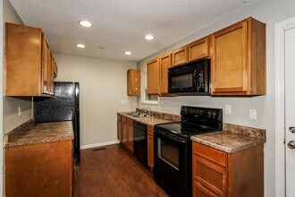 112 Bluegrass Rd in Clarksville, TN - Building Photo - Building Photo