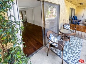 837 N W Knoll Dr in West Hollywood, CA - Building Photo - Building Photo