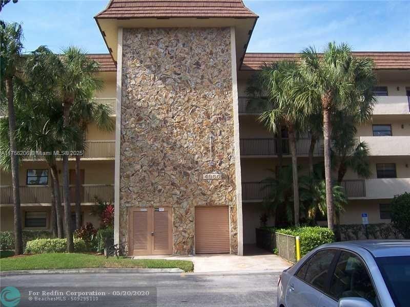 4950 E Sabal Palm Blvd in Tamarac, FL - Building Photo
