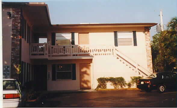 Coral Point in Fort Lauderdale, FL - Building Photo - Building Photo