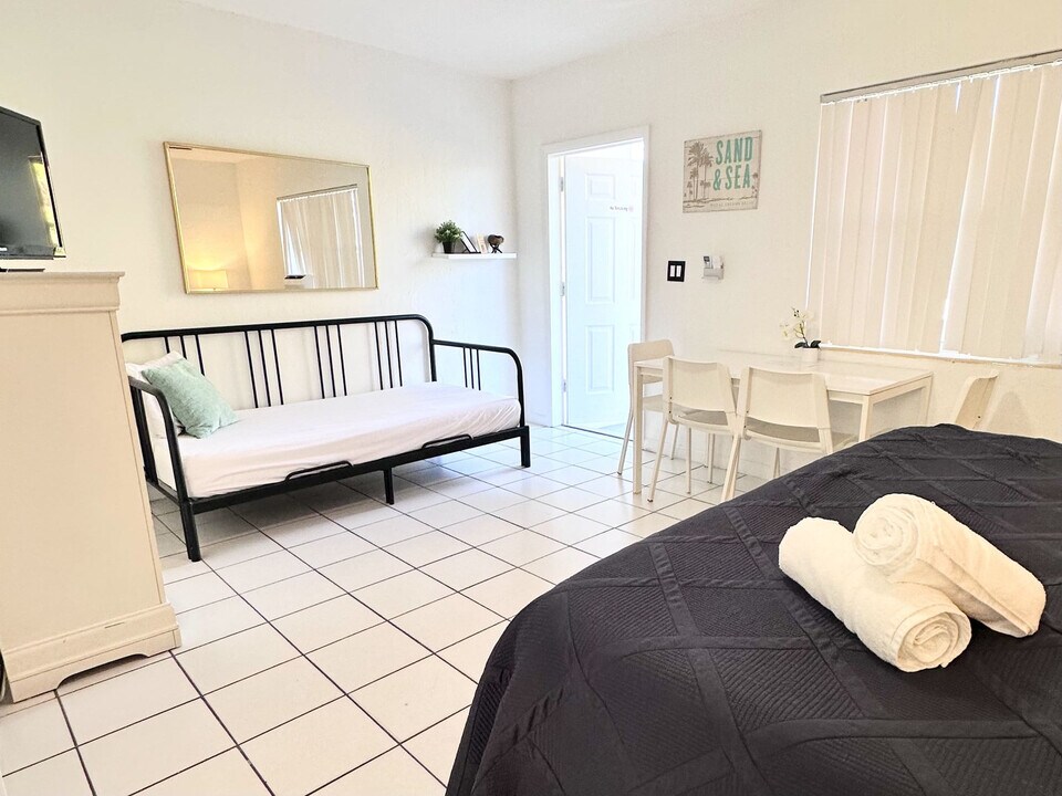 322 Oregon St in Hollywood, FL - Building Photo