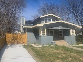 406 W Water St in Weatherford, TX - Building Photo