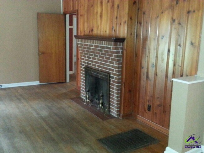 323 Bernard Dr in Warner Robins, GA - Building Photo - Building Photo