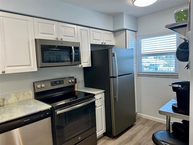 950 Tarpon Center Dr in Venice, FL - Building Photo - Building Photo