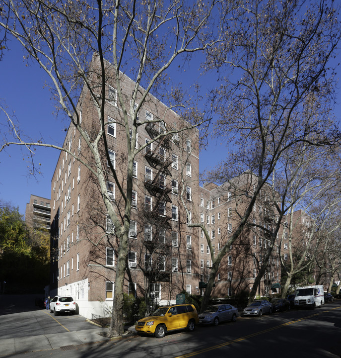 Park Court in Yonkers, NY - Building Photo