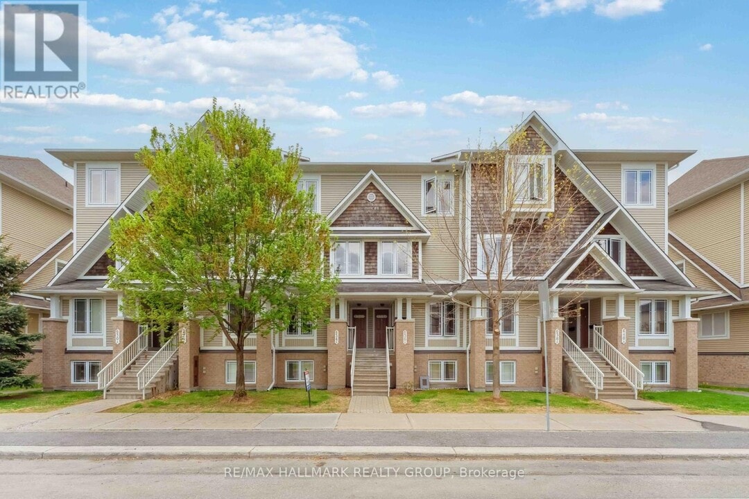 634 Chapman Mills Dr in Ottawa, ON - Building Photo