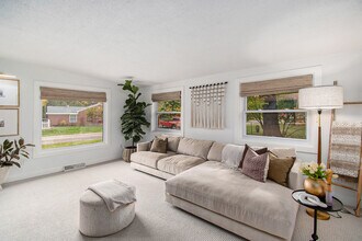 1155 Carpenter Ave NW in Grand Rapids, MI - Foto de edificio - Building Photo