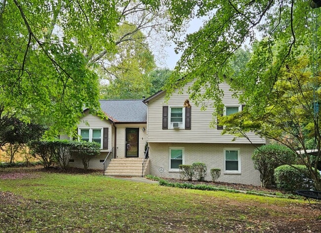 property at 1914 Bonnie Ln