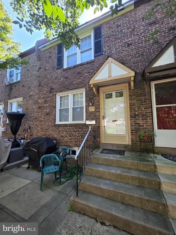 2290 S Harwood Ave