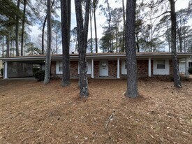 827 Briarwood Dr in Jackson, MS - Building Photo