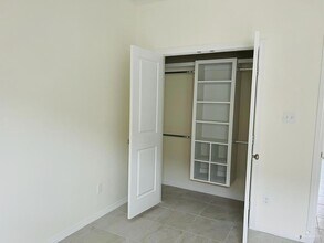 1405 W Garfield Ave, Unit 4 in Alton, TX - Building Photo - Building Photo
