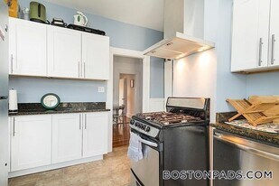 137 Columbia St in Cambridge, MA - Building Photo