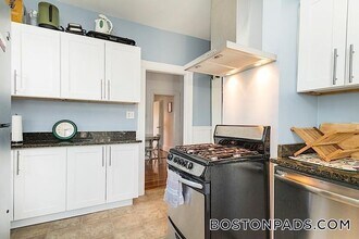 137 Columbia St, Unit 3R in Cambridge, MA - Foto de edificio - Building Photo