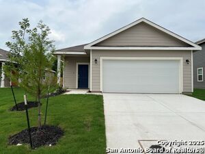 2112 Darst Dr in Seguin, TX - Building Photo